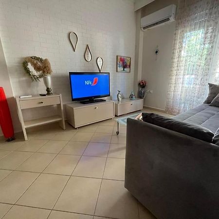 Brick Apartment Néa Péramos Екстериор снимка
