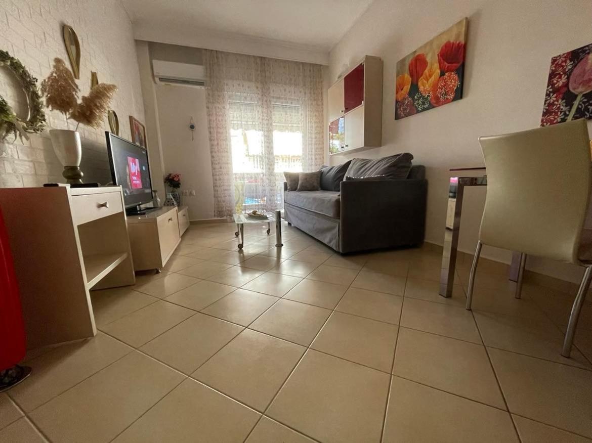 Brick Apartment Néa Péramos Екстериор снимка