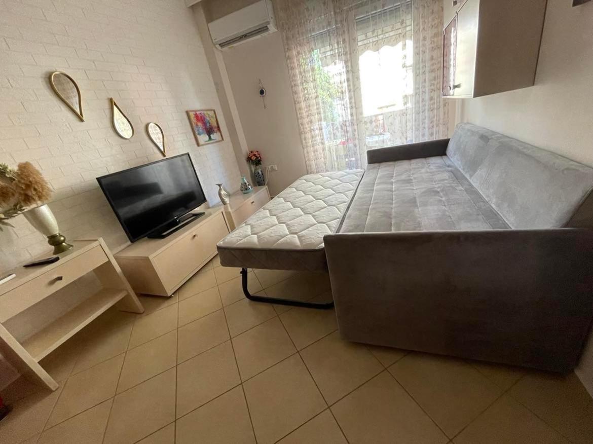 Brick Apartment Néa Péramos Екстериор снимка