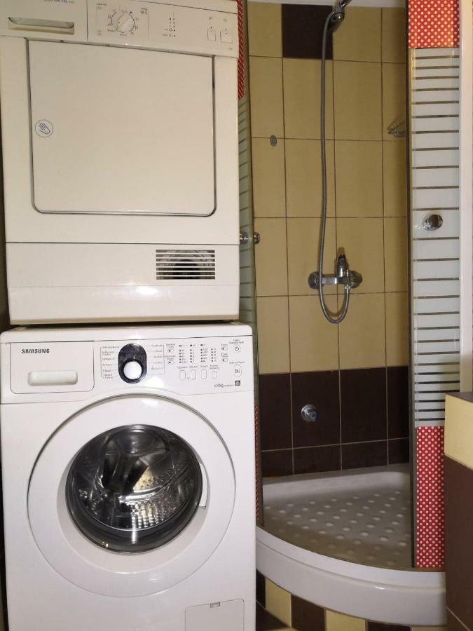 Brick Apartment Néa Péramos Екстериор снимка