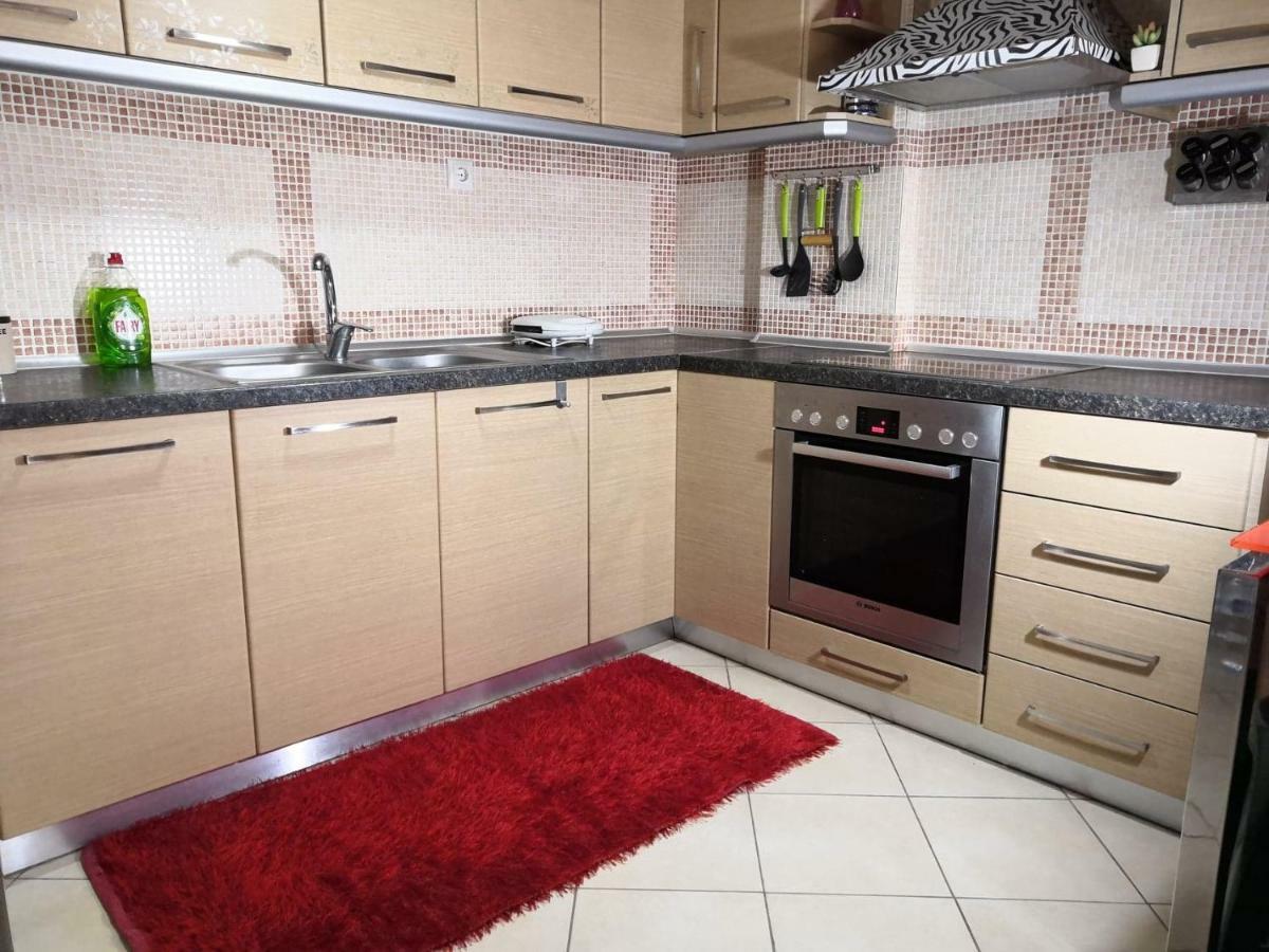 Brick Apartment Néa Péramos Екстериор снимка