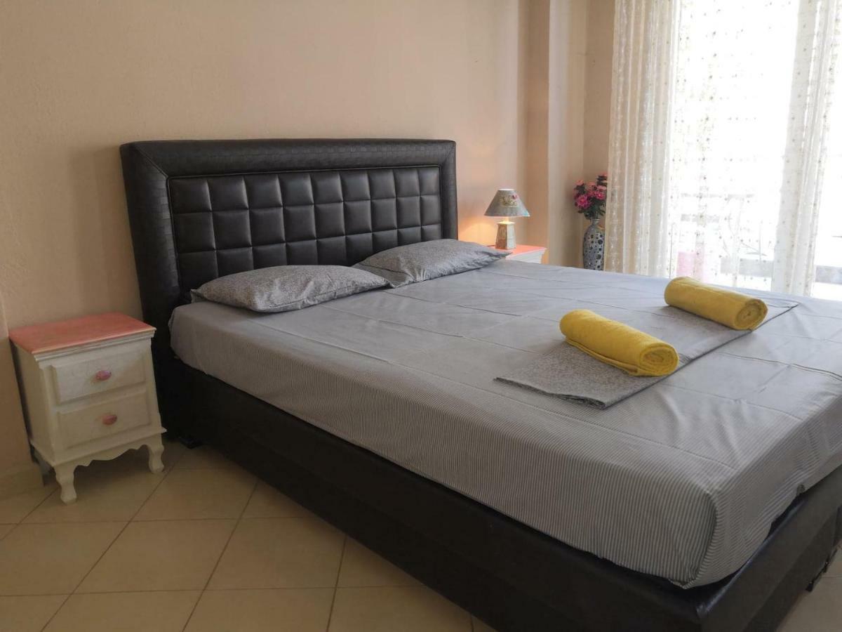 Brick Apartment Néa Péramos Екстериор снимка