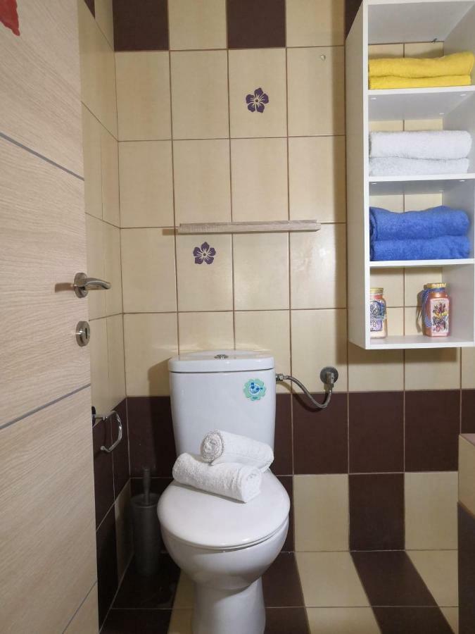 Brick Apartment Néa Péramos Екстериор снимка