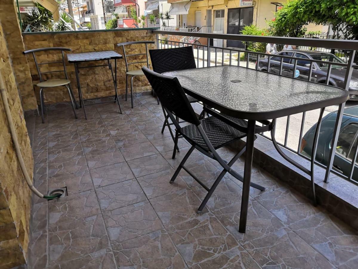 Brick Apartment Néa Péramos Екстериор снимка